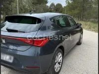 Usado Seat Leon Style 130 CV (95 kW) 2020 Gris / plata Berlina