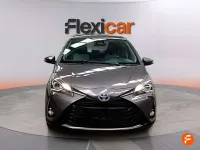Usado Toyota Yaris Active 99 CV (72 kW) 2020 Gris Utilitario