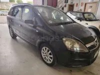 Usado Opel Zafira Cosmo 120 CV (88 kW) 2008 Negro Monovolumen