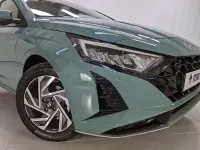 Usado Hyundai i20 100 CV (73 kW) 2025 Verde Utilitario