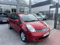 Usado Nissan Note Acenta 86 CV (63 kW) 2009 Granate Utilitario