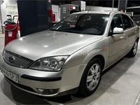 Usado Ford Mondeo Ghia 130 CV (95 kW) 2004 Beige Berlina