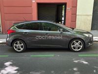 Usado Ford Focus ST-Line 125 CV (91 kW) 2017 Gris / plata Berlina