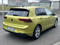 Usado VW Golf VIII Life 116 CV (85 kW) 2022 Amarillo Utilitario