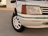 Usado Peugeot 205 65 CV (47 kW) 1989 Blanco Berlina
