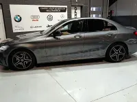 Usado Mercedes C300 245 CV (180 kW) 2020 Gris / plata Berlina