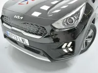 Usado Kia Niro 141 CV (103 kW) 2022 Negro SUV
