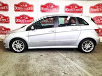 Usado Mercedes B160 Sport Edition 95 CV (69 kW) 2011 Gris / plata Monovolumen