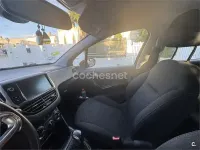 Usado Peugeot 208 Signature Sky 82 CV (60 kW) 2019 Rojo Utilitario