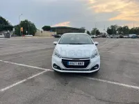 Usado Peugeot 208 Active 82 CV (60 kW) 2019 Blanco Utilitario