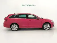 Usado Skoda Octavia Selection 150 CV (110 kW) 2025 Rojo Familiar