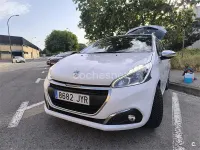 Używany Peugeot 208 Access 82 KM (60 kW) 2017 Biały Hatchback