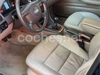 Usado Audi A6 165 CV (121 kW) 2001 Azul Berlina