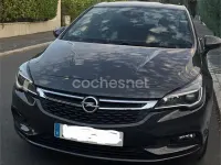 Usado Opel Astra Selective 105 CV (77 kW) 2016 Gris / plata Berlina