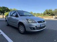 Usado Ford Fiesta 68 CV (50 kW) 2005 Gris / plata Utilitario