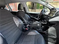 Usado Peugeot 2008 Allure 120 CV (88 kW) 2018 Gris / plata SUV