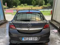 Usado Opel Astra GTC Sport 140 CV (102 kW) 2010 Gris / plata Berlina