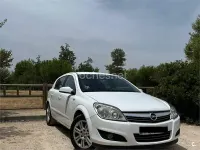 Usado Opel Astra Edition 110 CV (80 kW) 2009 Blanco Berlina