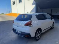Usado Peugeot 3008 Allure 120 CV (88 kW) 2015 Blanco Familiar