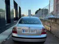 Usado VW Passat Trendline 130 CV (95 kW) 2004 Gris / plata Berlina