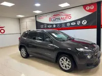 Usado Jeep Cherokee Longitude 140 CV (102 kW) 2015 Gris / plata SUV
