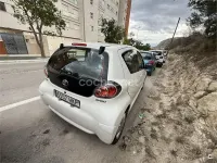 Usado Toyota Aygo City 68 CV (50 kW) 2012 Blanco Utilitario