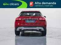 Usado Mercedes GLA180 122 CV (89 kW) 2019 Rojo SUV