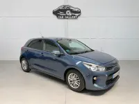 Usado Kia Rio 100 CV (73 kW) 2018 Azul Berlina