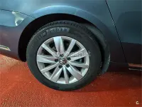 Usado VW Passat Advance 140 CV (102 kW) 2014 Gris / plata Berlina