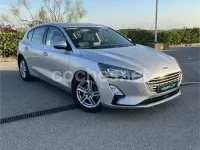 Usado Ford Focus Trend 95 CV (69 kW) 2022 Gris / plata Berlina