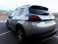 Usado Peugeot 2008 Active 100 CV (73 kW) 2018 Gris SUV