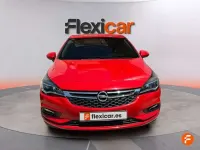 Usado Opel Astra Selective 110 CV (80 kW) 2018 Rojo Familiar