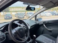 Usado Ford Fiesta Trend 68 CV (50 kW) 2010 Gris / plata Utilitario