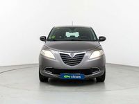 Usado Lancia Ypsilon Gold 69 CV (50 kW) 2014 Gris Utilitario