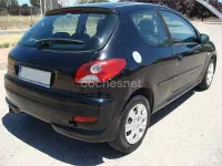 Usado Peugeot 206 70 CV (51 kW) 2009 Negro Berlina