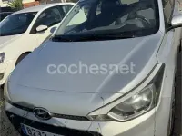Usado Hyundai i20 84 CV (61 kW) 2016 Gris / plata Berlina