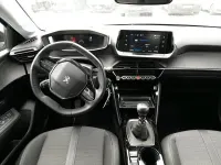 Usado Peugeot 208 Allure 100 CV (73 kW) 2023 Azul Utilitario