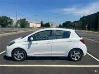 Usado Toyota Yaris Hybrid Active 100 CV (73 kW) 2016 Blanco Berlina