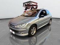 Usado Peugeot 206 70 CV (51 kW) 2006 Gris / plata Berlina