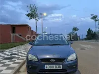 Usado Ford Focus Ghia 115 CV (84 kW) 2006 Azul Berlina