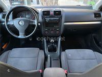 Usado VW Jetta Advance 115 CV (84 kW) 2006 Gris / plata Berlina
