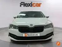 Usado Skoda Superb Style 150 CV (110 kW) 2022 Blanco Familiar
