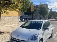 Usado Peugeot 208 Active 100 CV (73 kW) 2015 Blanco Utilitario