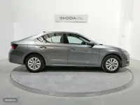 Usado Skoda Octavia Selection 150 CV (110 kW) 2025 Gris / plateado Berlina
