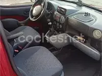 Usado Fiat Doblò 105 CV (77 kW) 2009 Granate Monovolumen
