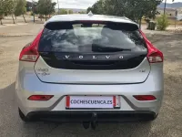 Usado Volvo V40 122 CV (89 kW) 2019 Gris Utilitario