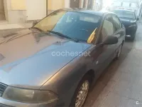 Usado Mitsubishi Carisma 115 CV (84 kW) 2004 Gris / plata Berlina