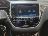 Usado Peugeot 208 Style 82 CV (60 kW) 2017 Granate Utilitario