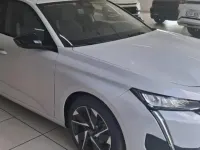 Usado Peugeot 308 Allure 131 CV (96 kW) 2024 Pintura blanca okenite Berlina
