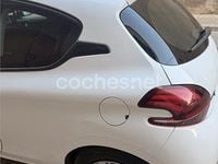 Usado Peugeot 208 Active 75 CV (55 kW) 2015 Blanco Utilitario